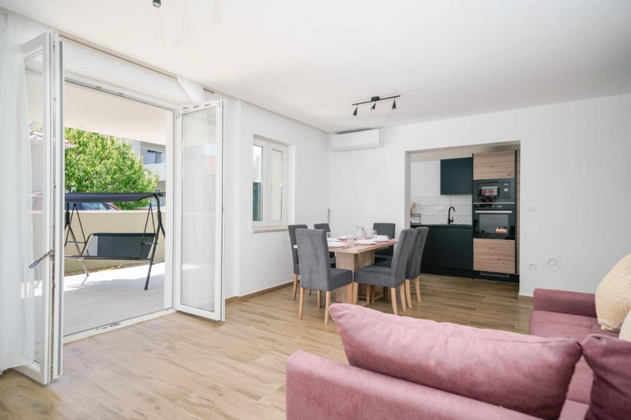 Pina Tourist Apartments Vodice Kültér fotó